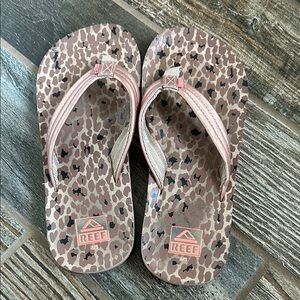 Reef youth size 4/5 Sandals